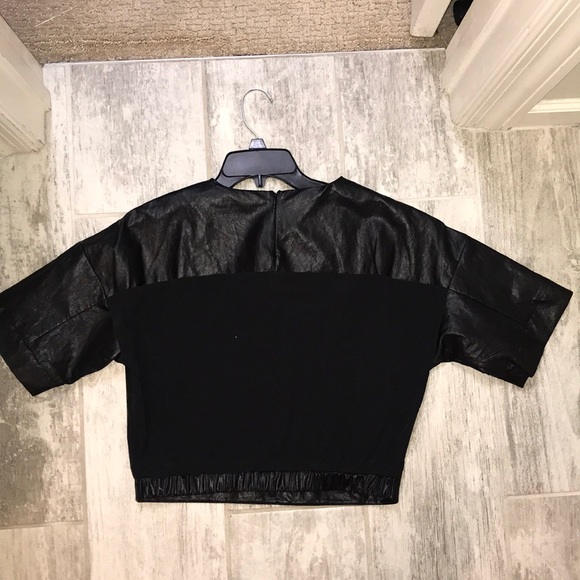 Forever 21 faux leather cropped black top Sz Small - Picture 3 of 4